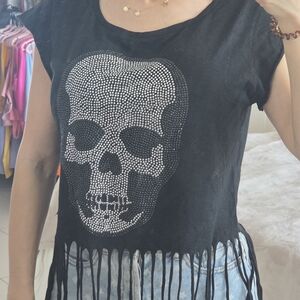Black Fringe Skull Crop Top - Women's Fashion Tee